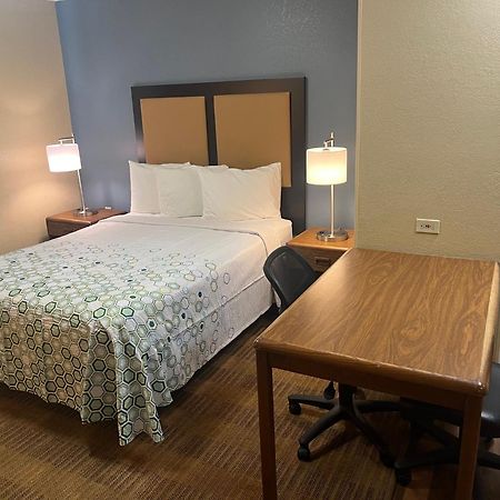 Hometowne Studios And Suites By Red Roof Greensboro Luaran gambar