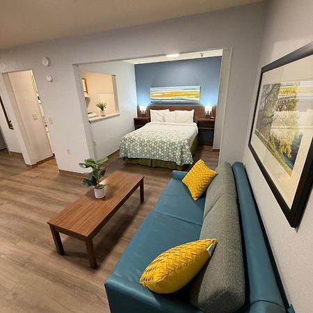 Hometowne Studios And Suites By Red Roof Greensboro Luaran gambar