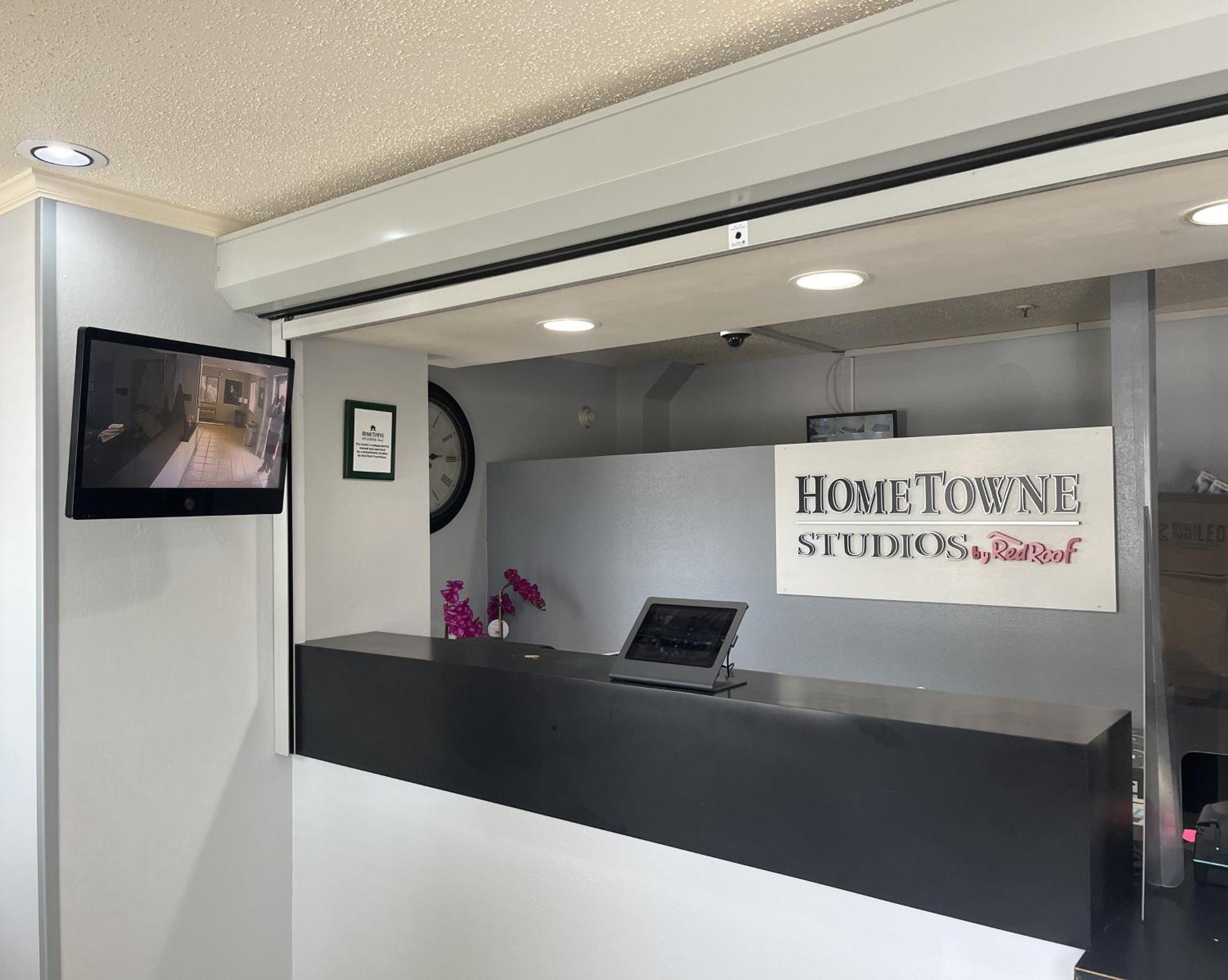 Hometowne Studios And Suites By Red Roof Greensboro Luaran gambar