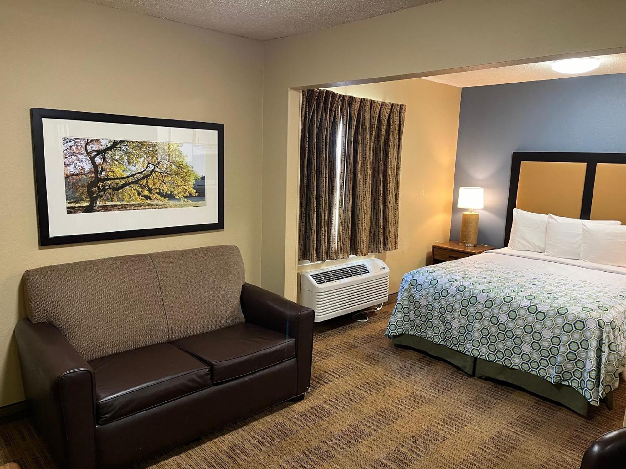 Hometowne Studios And Suites By Red Roof Greensboro Luaran gambar