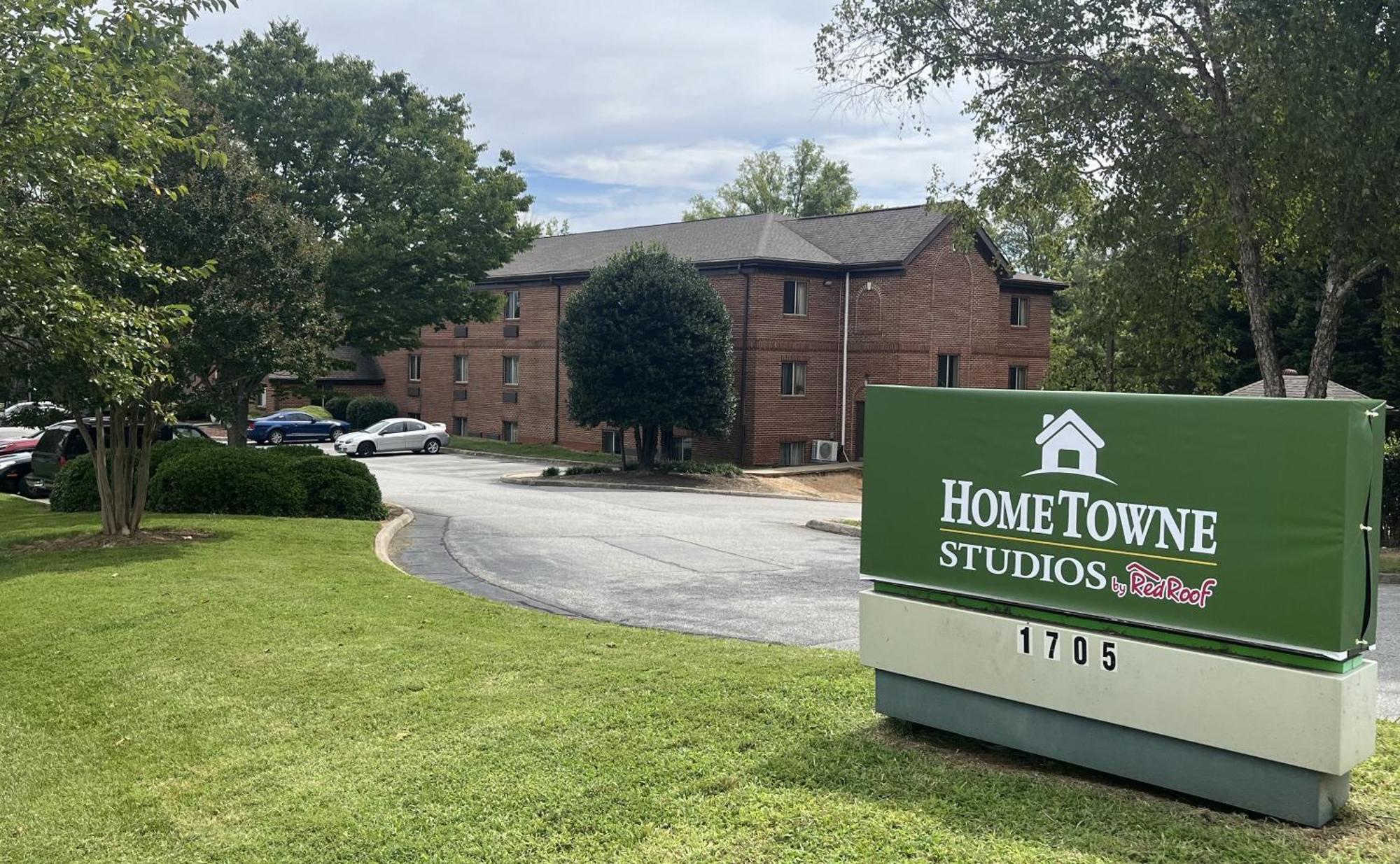 Hometowne Studios And Suites By Red Roof Greensboro Luaran gambar