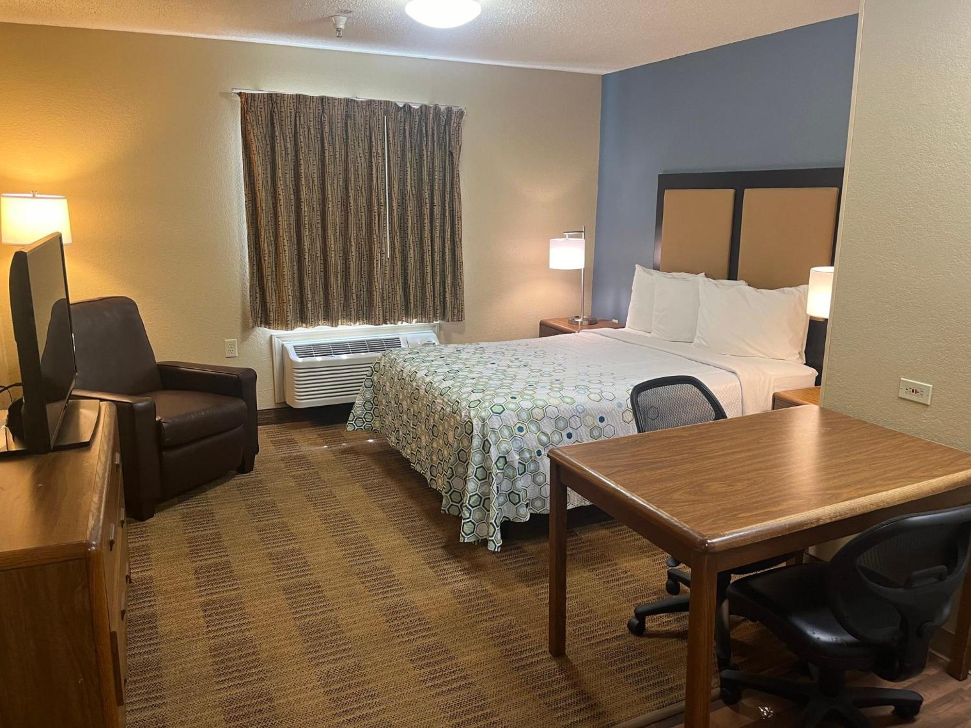 Hometowne Studios And Suites By Red Roof Greensboro Luaran gambar