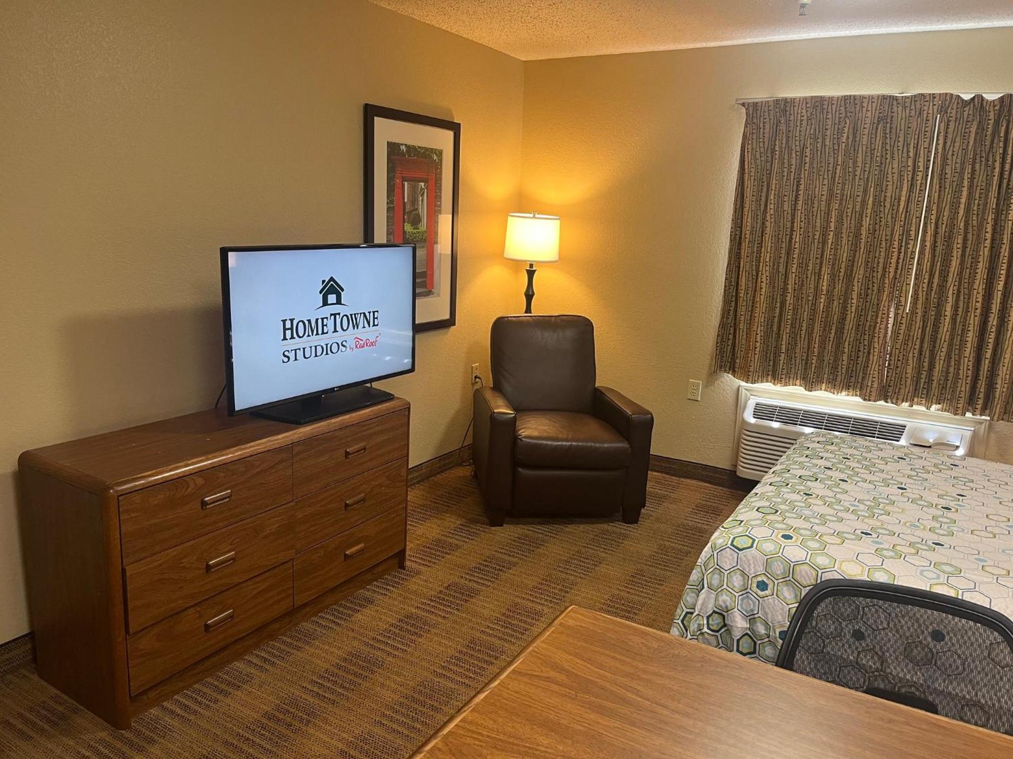Hometowne Studios And Suites By Red Roof Greensboro Luaran gambar