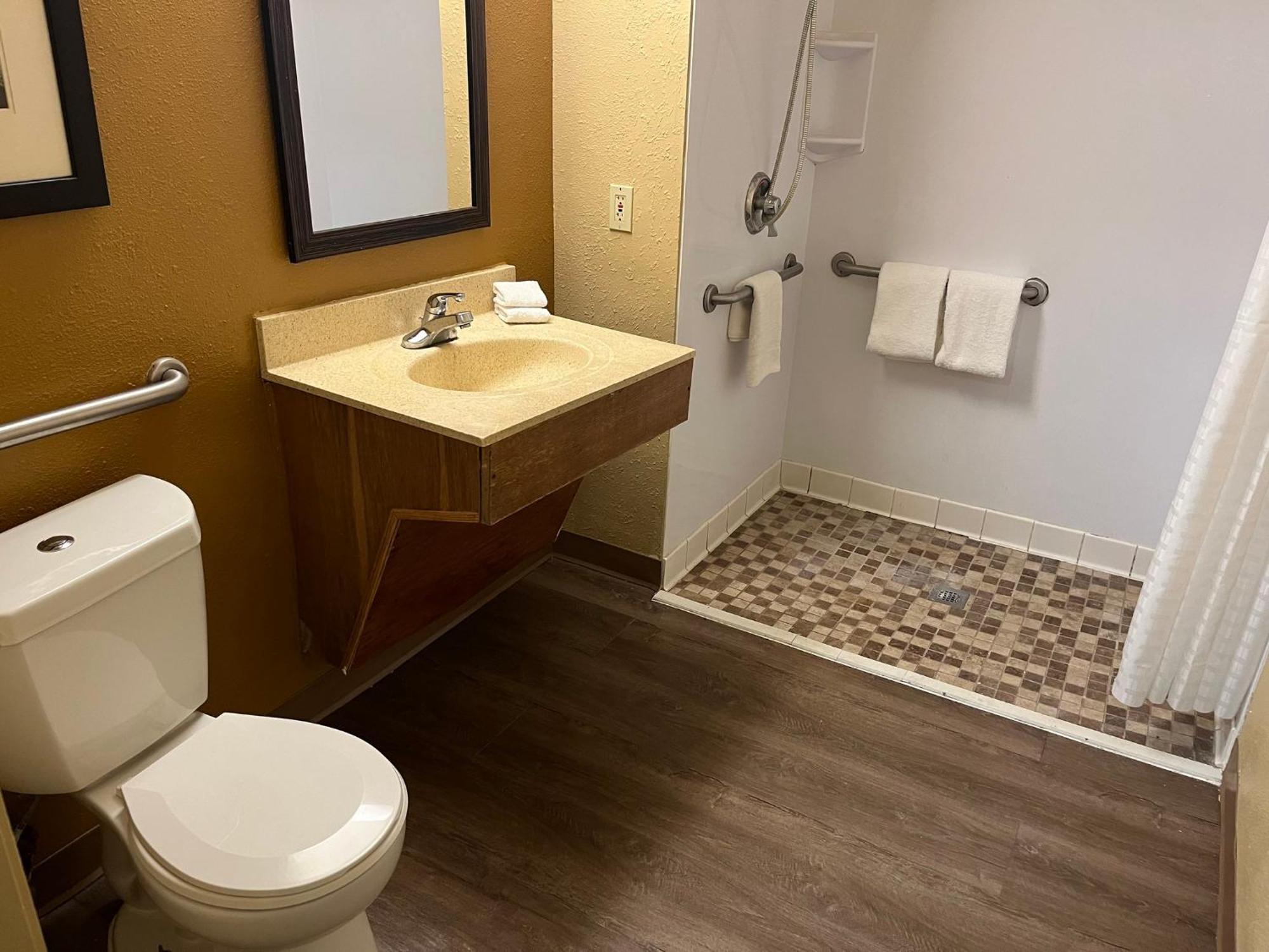 Hometowne Studios And Suites By Red Roof Greensboro Luaran gambar