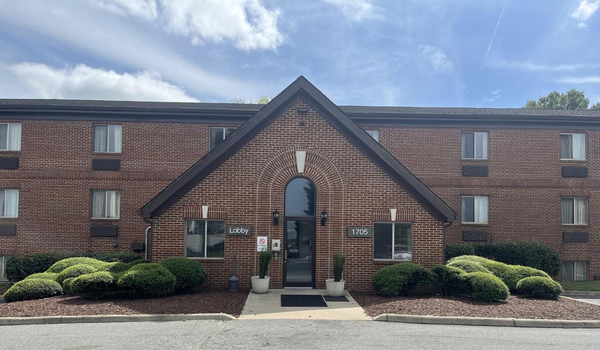 Hometowne Studios And Suites By Red Roof Greensboro Luaran gambar
