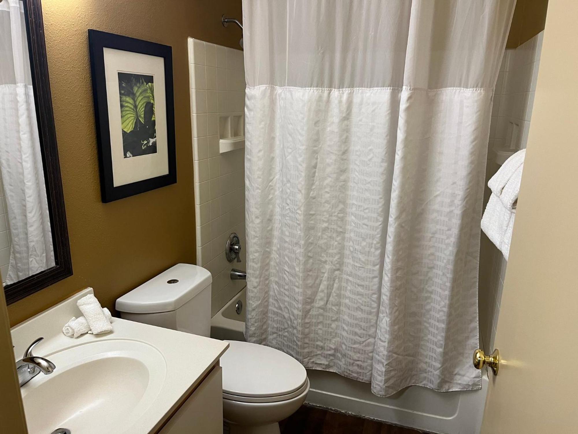 Hometowne Studios And Suites By Red Roof Greensboro Luaran gambar