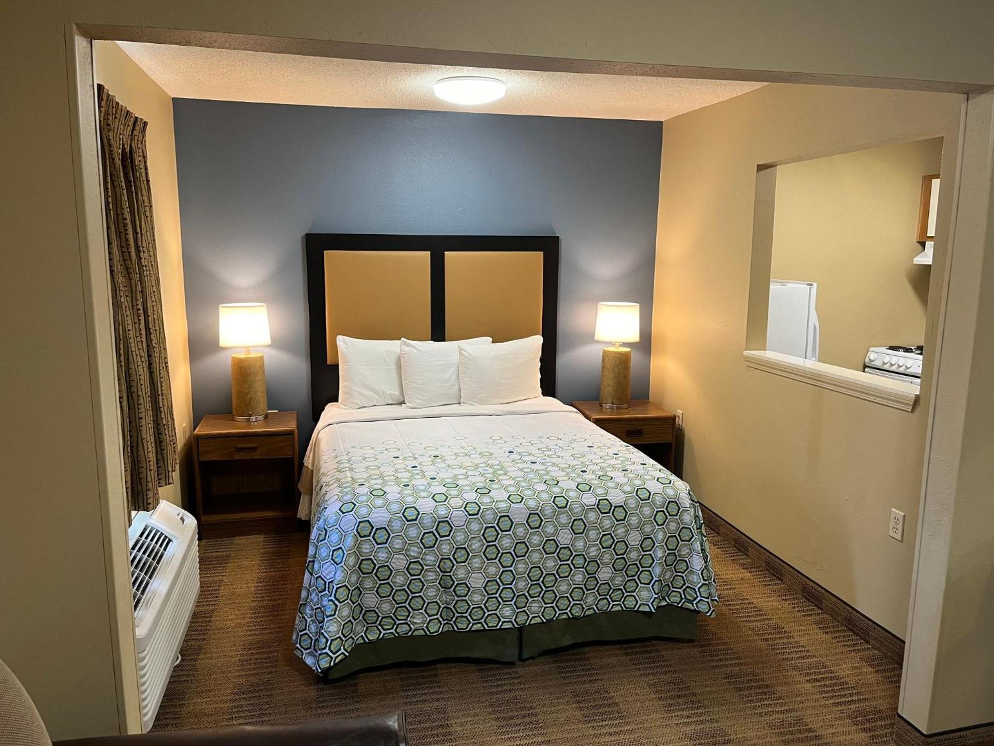 Hometowne Studios And Suites By Red Roof Greensboro Luaran gambar