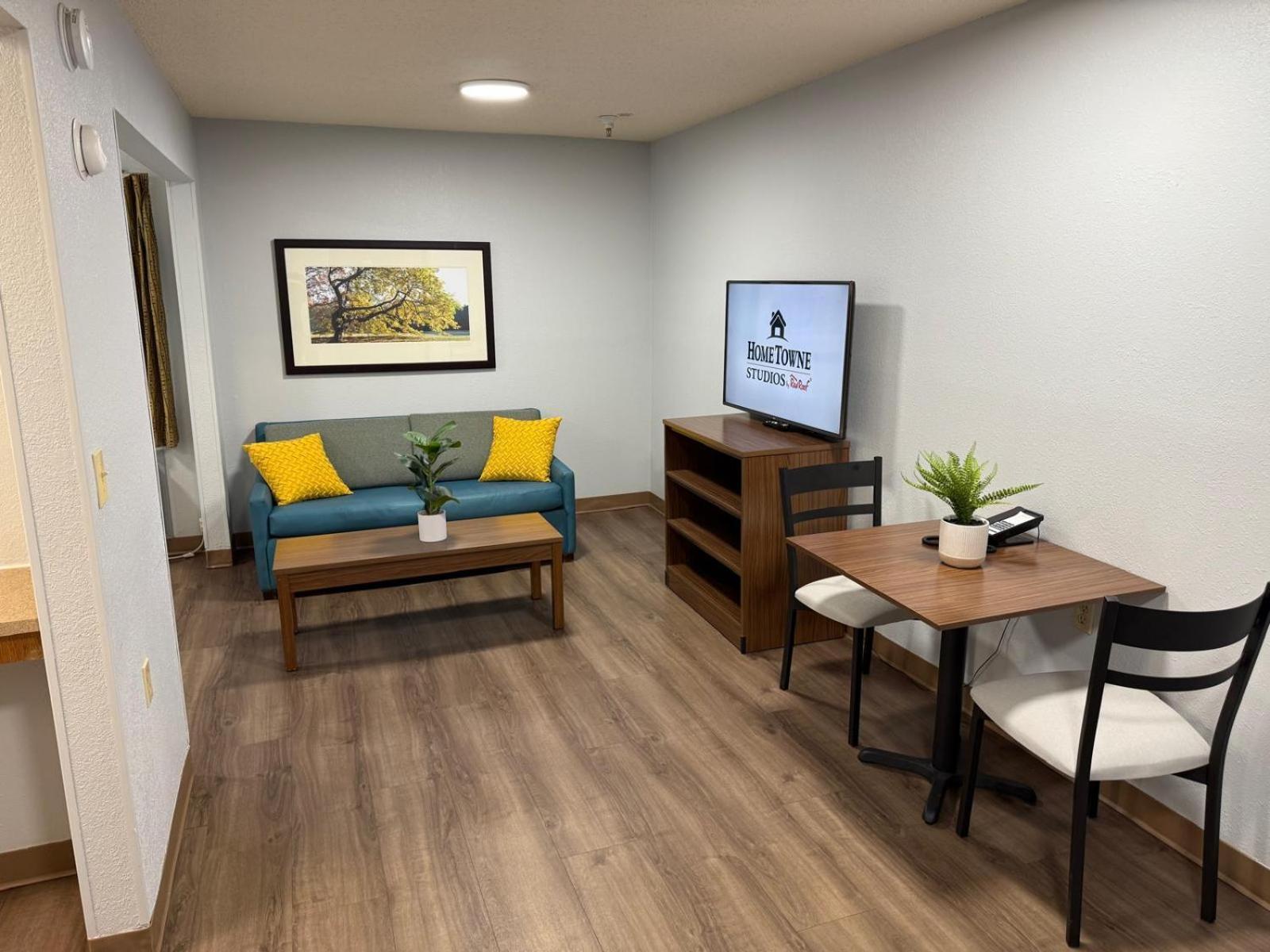 Hometowne Studios And Suites By Red Roof Greensboro Luaran gambar