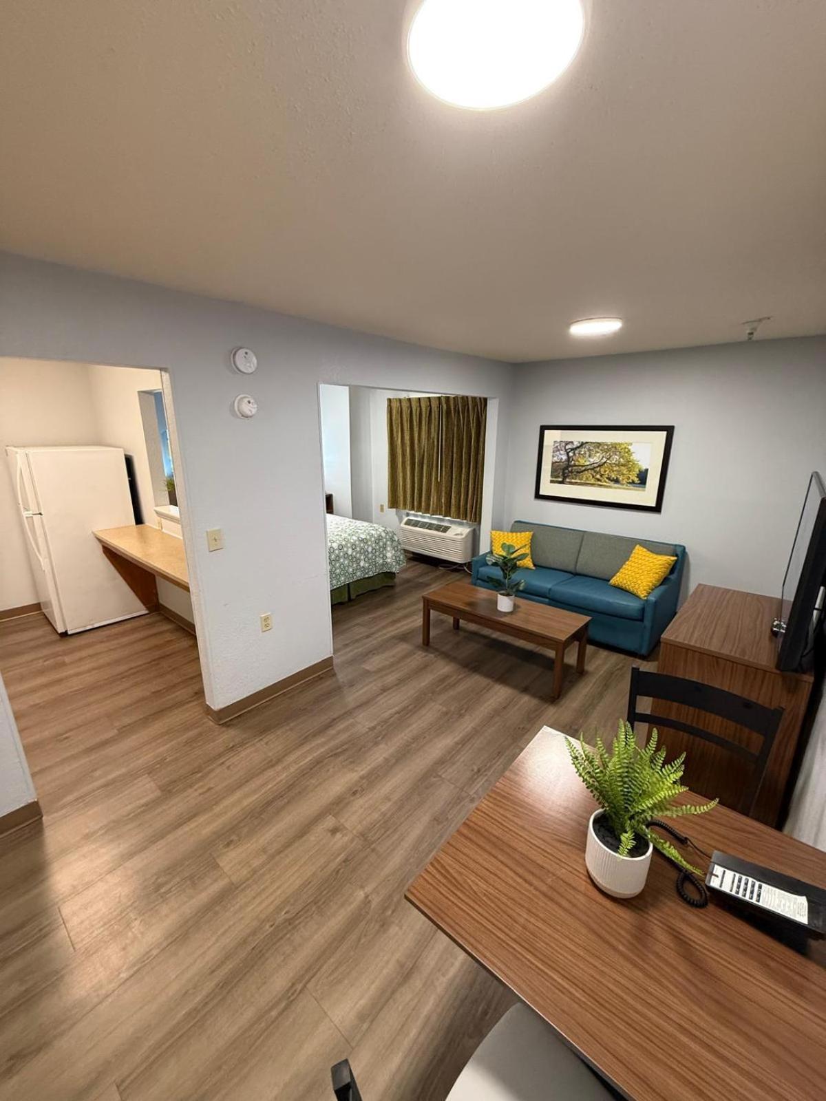 Hometowne Studios And Suites By Red Roof Greensboro Luaran gambar