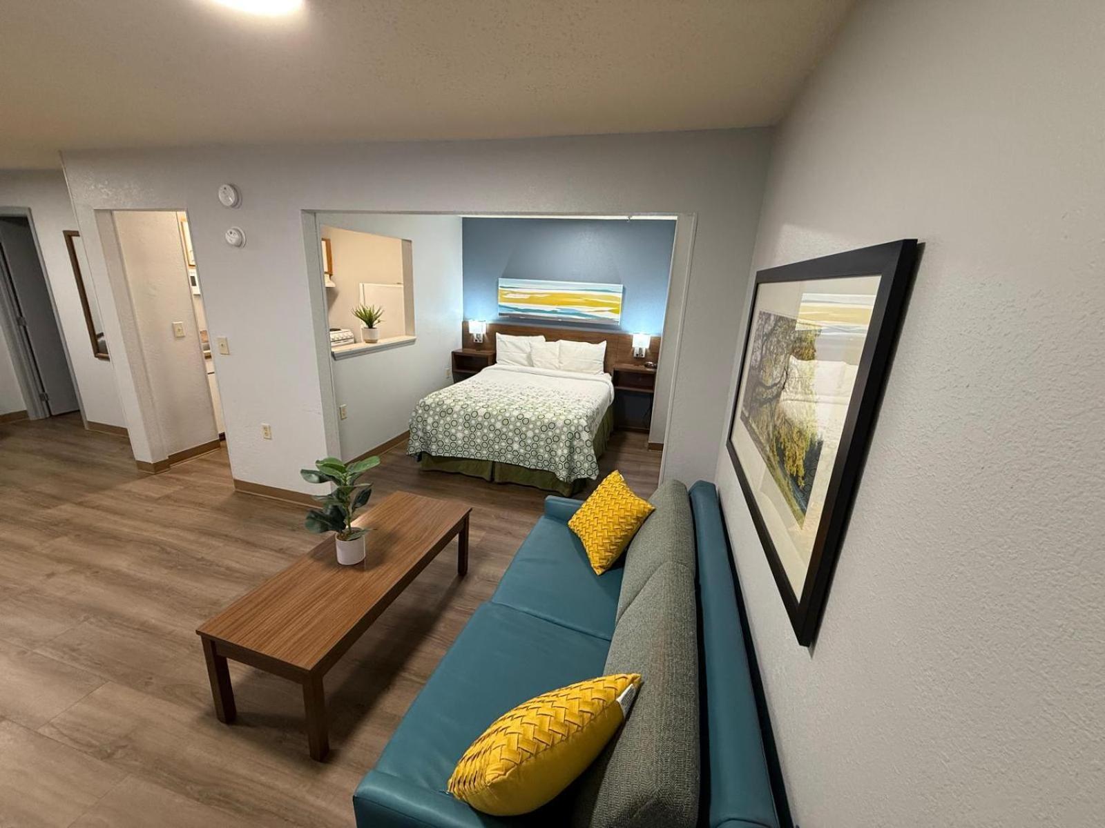 Hometowne Studios And Suites By Red Roof Greensboro Luaran gambar