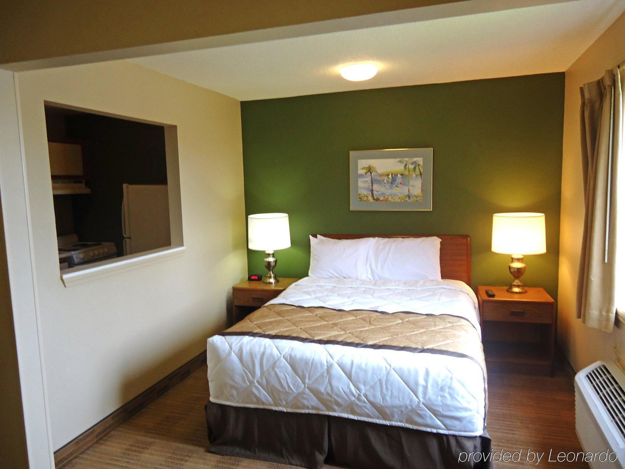 Hometowne Studios And Suites By Red Roof Greensboro Luaran gambar