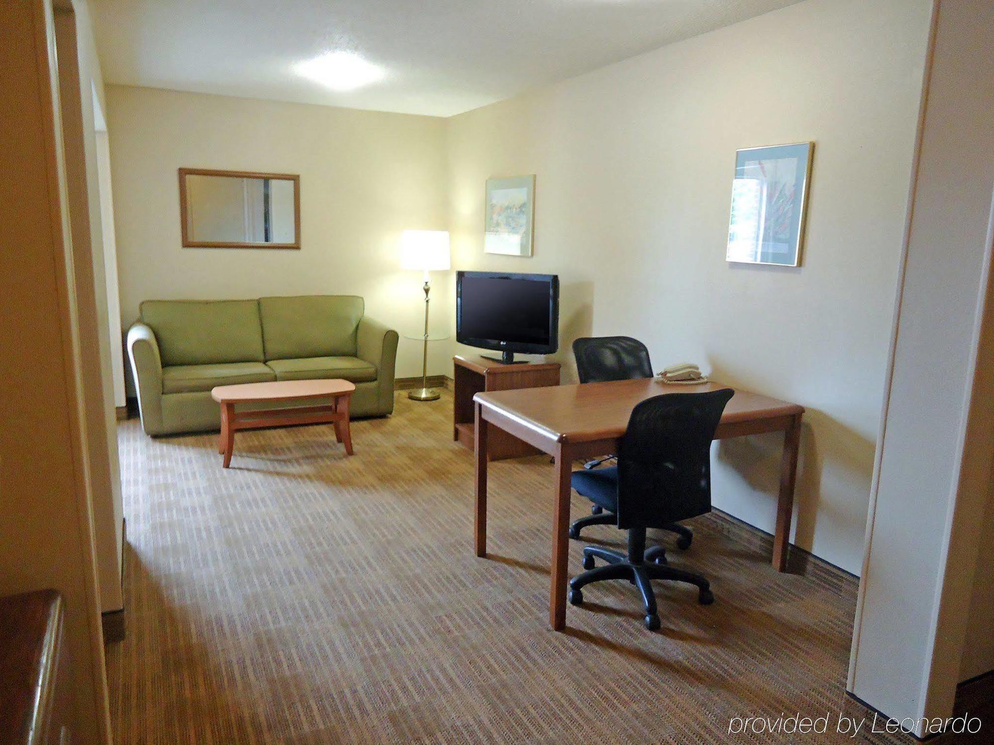 Hometowne Studios And Suites By Red Roof Greensboro Luaran gambar