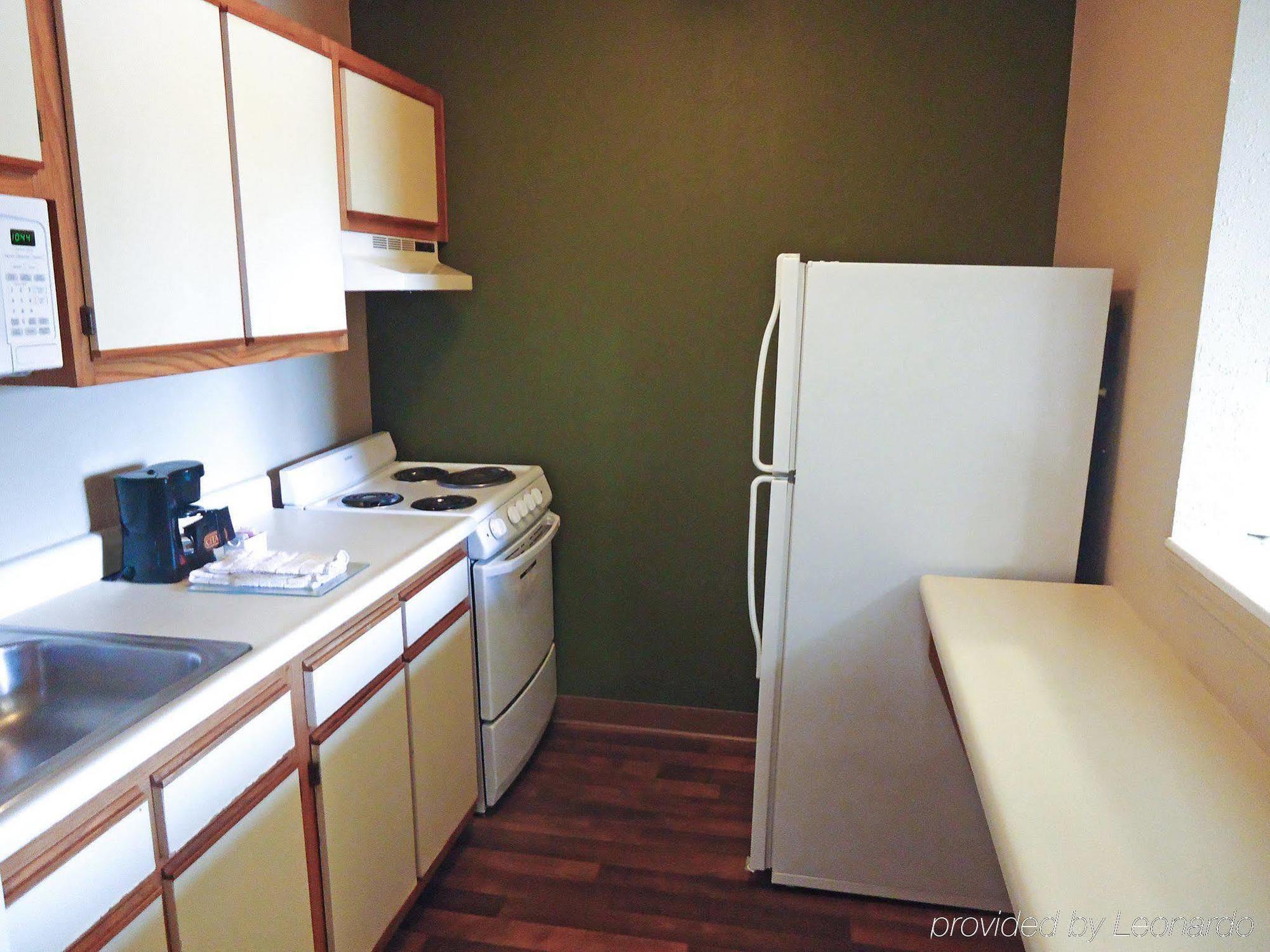 Hometowne Studios And Suites By Red Roof Greensboro Luaran gambar