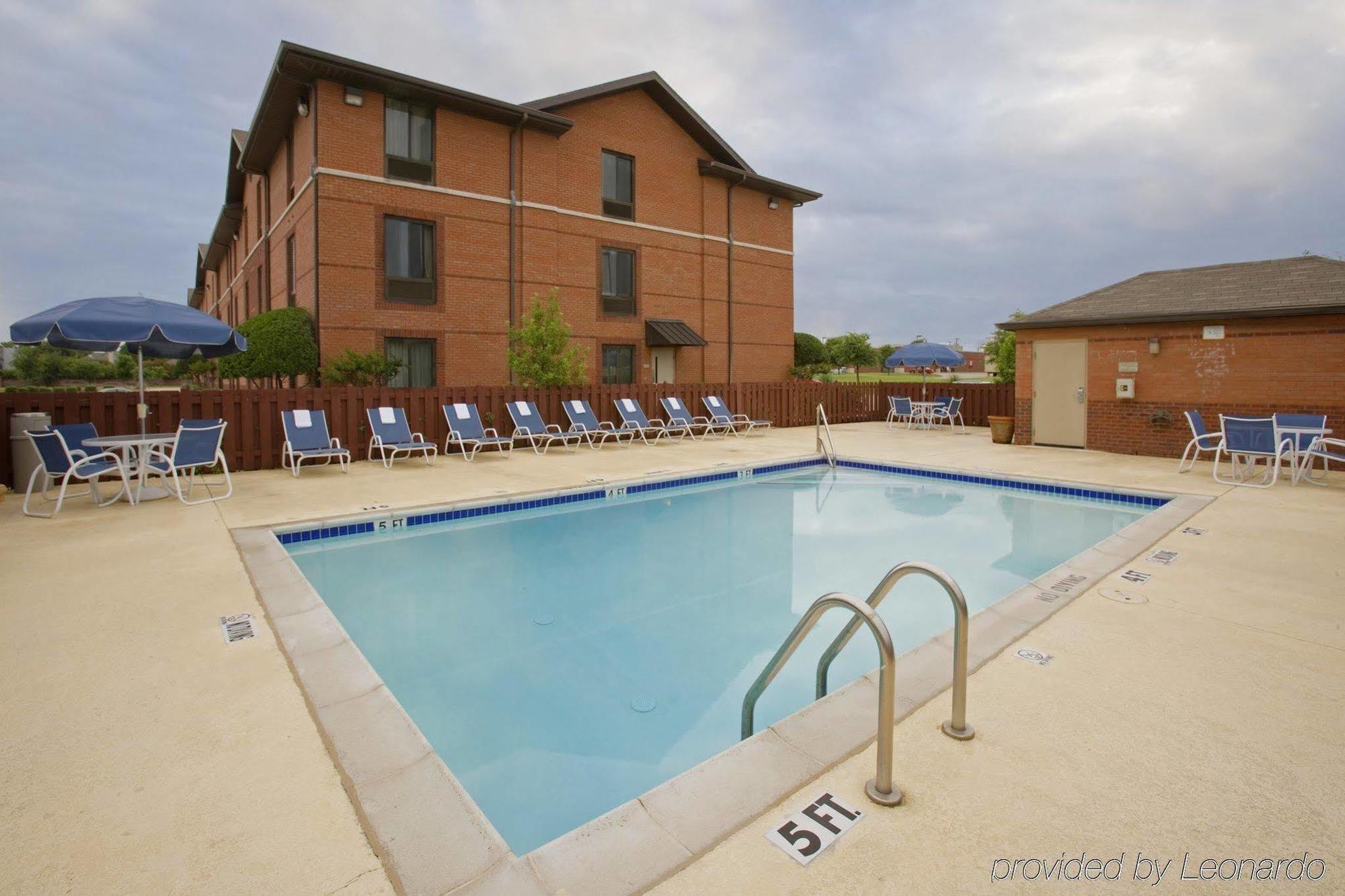Hometowne Studios And Suites By Red Roof Greensboro Luaran gambar