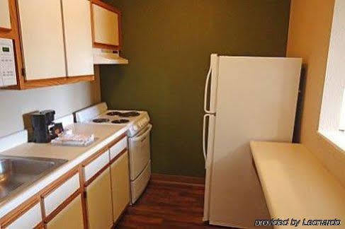 Hometowne Studios And Suites By Red Roof Greensboro Luaran gambar