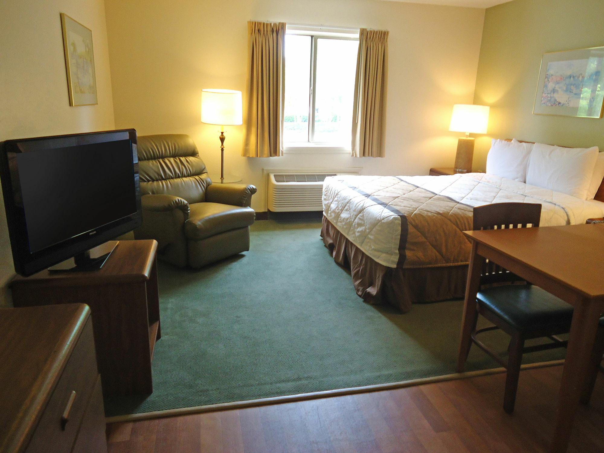 Hometowne Studios And Suites By Red Roof Greensboro Luaran gambar